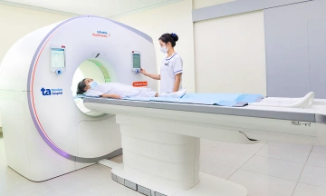 Bone destruction, vertebral collapse reveal lung cancer