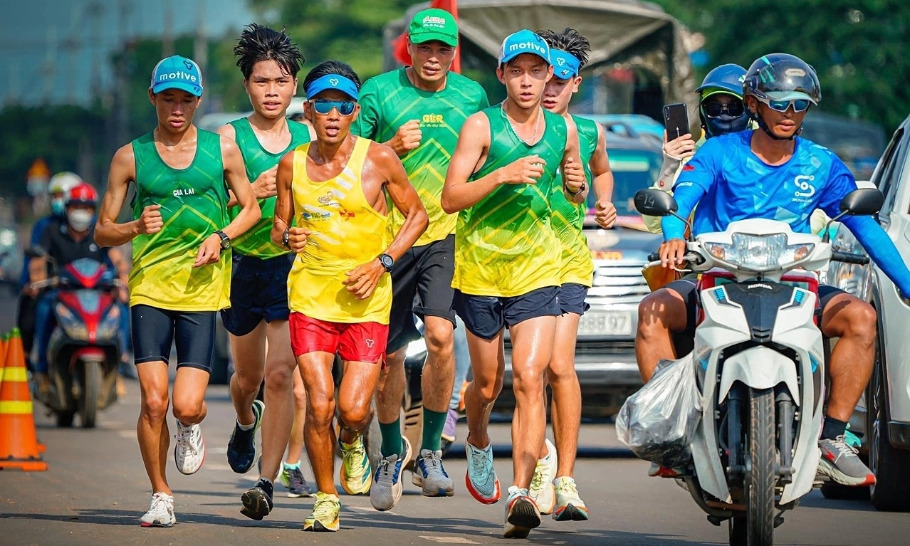 Extraordinary runner Nguyen Van Long aims to set world record by running 100km for 102 consecutive days