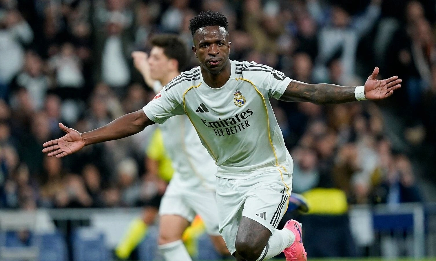 Real raises salary offer to 25 million USD to retain Vinicius