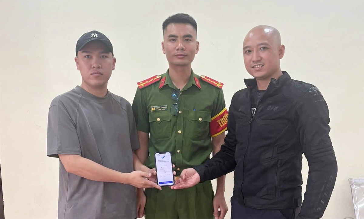 Young man returns 5 billion VND mistakenly transferred