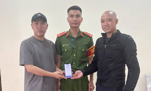 Young man returns 5 billion VND mistakenly transferred