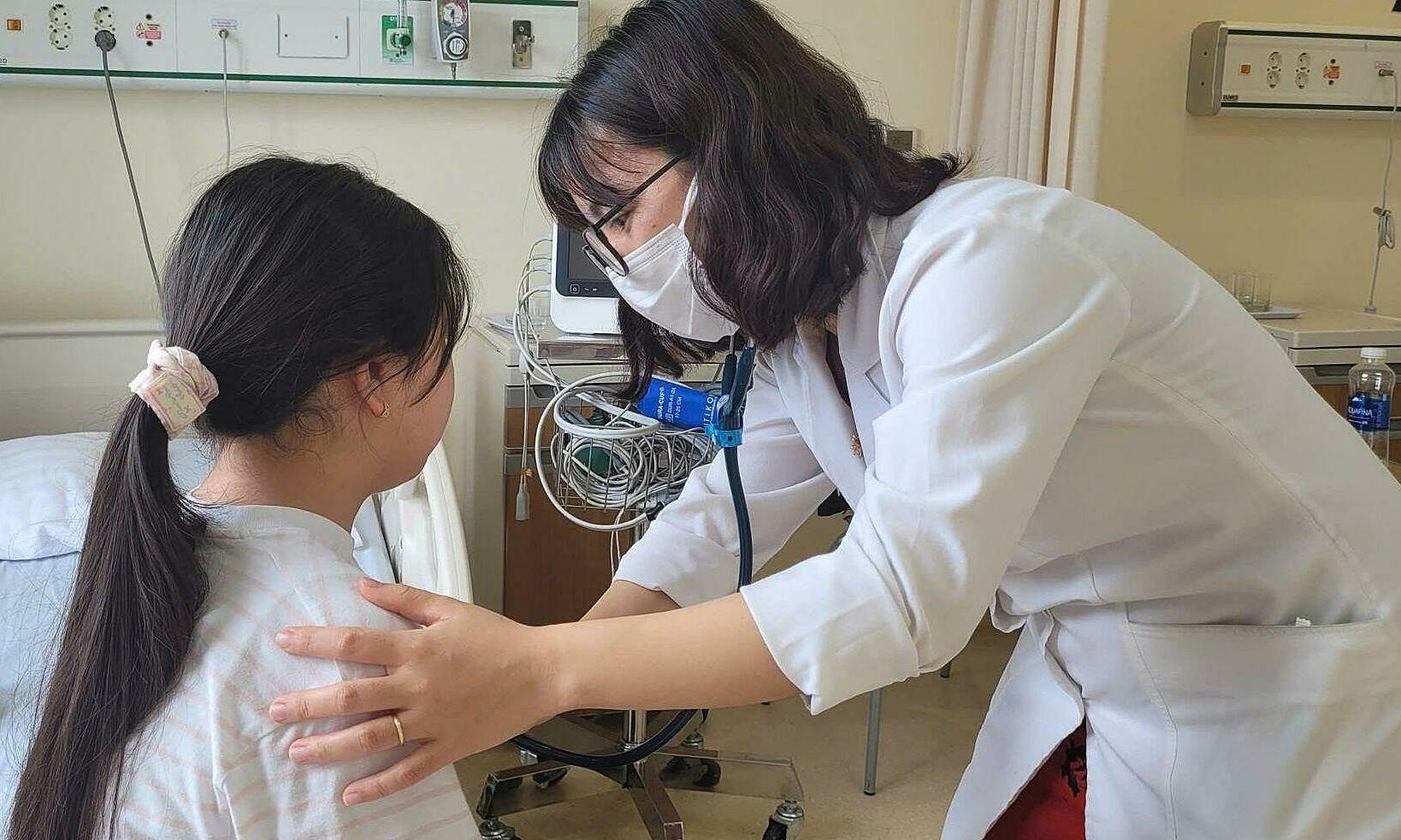 Girl diagnosed with Cushing's syndrome due to corticosteroid medication