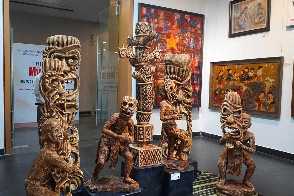 Nearly 260 artworks at the South Central Coast and Central Highlands art exhibition