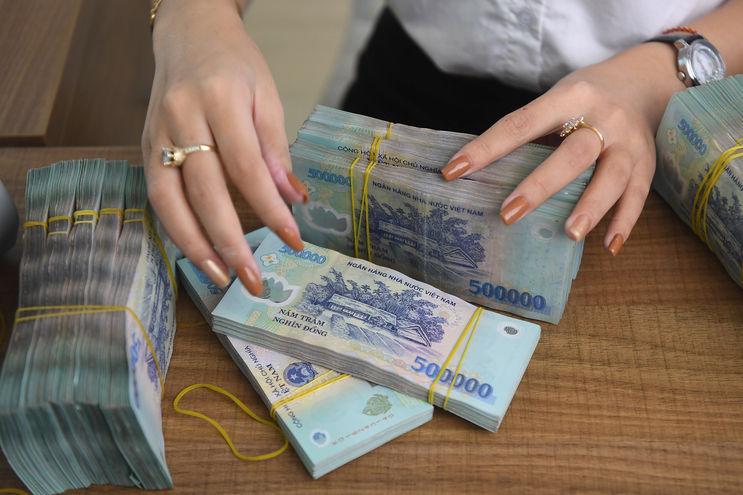 Proposal to reduce 30% tax for business households and enterprises with revenue up to 10 billion VND
