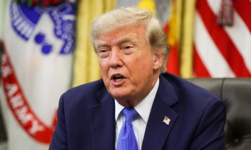Trump signs executive orders limiting birthright citizenship