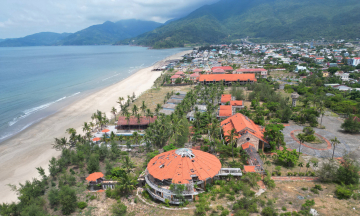 Resort in Lang Co Bay abandoned for 5 years