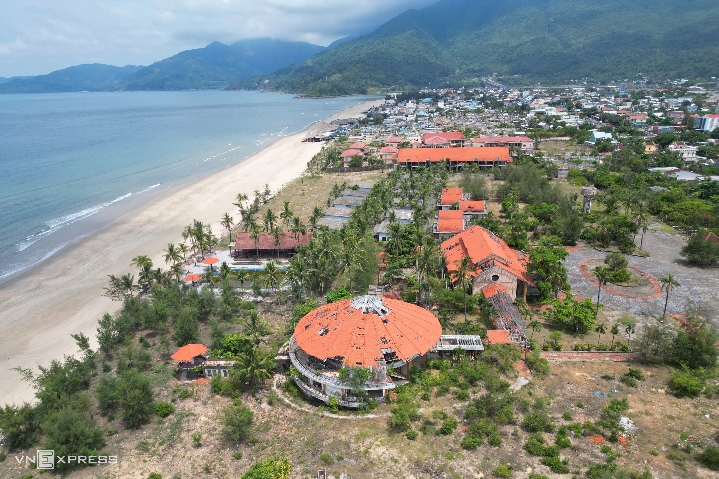 Resort in Lang Co Bay abandoned for 5 years