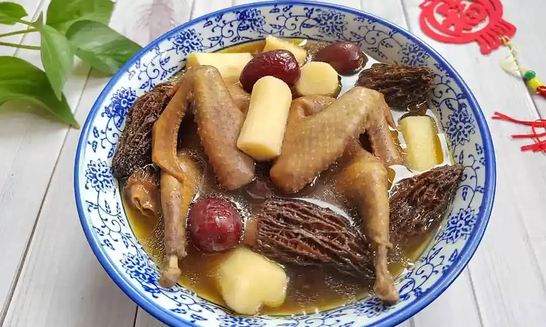 How to cook "four-gods" pigeon soup to boost mental strength