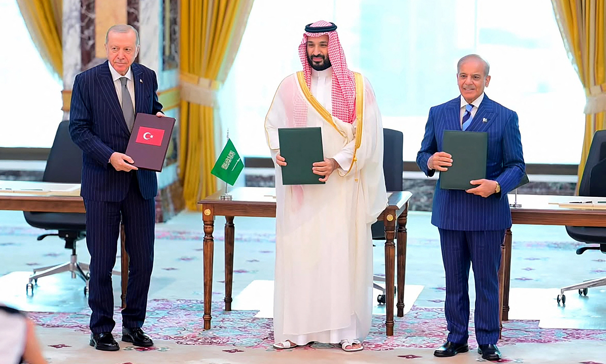 Saudi Arabia, Pakistan, Turkey sign joint defense pact