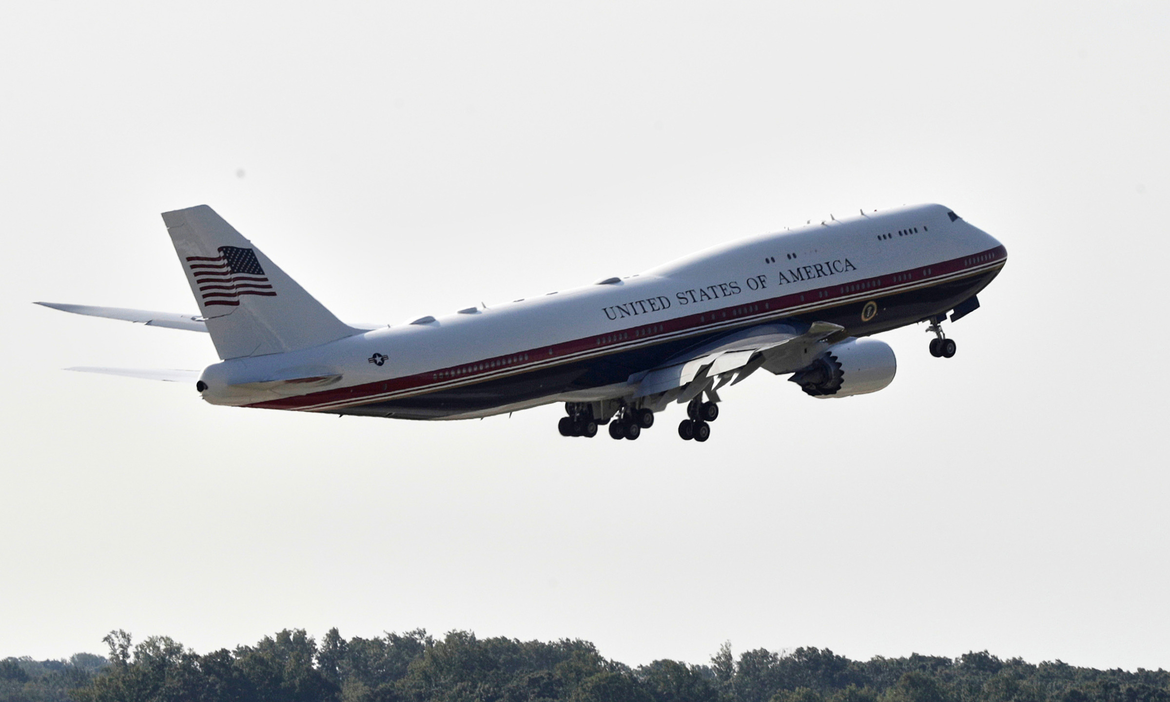 Former US secretary accused of leaking Air Force One weaknesses