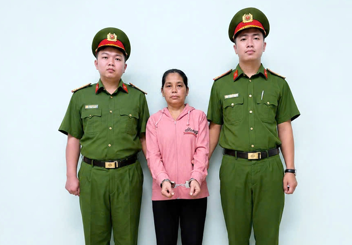 Nanny 'flicks rubber band at children's feet' arrested