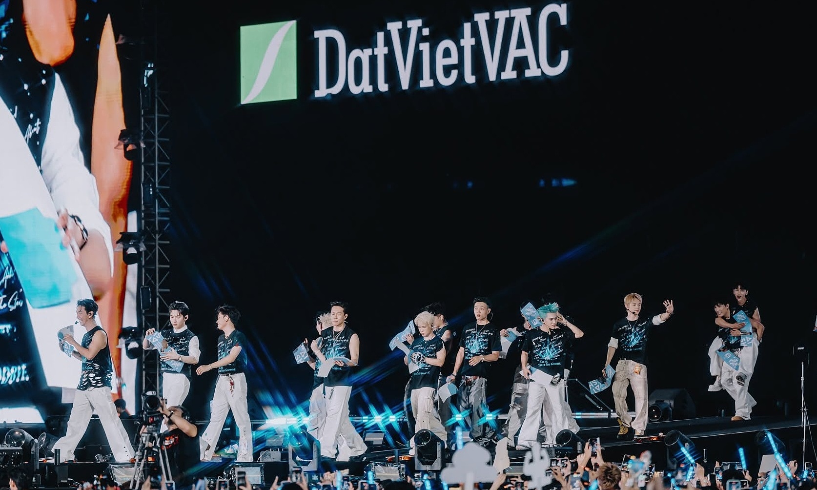 Producer of 'Anh trai say hi' reports over 135 billion dong profit in six months