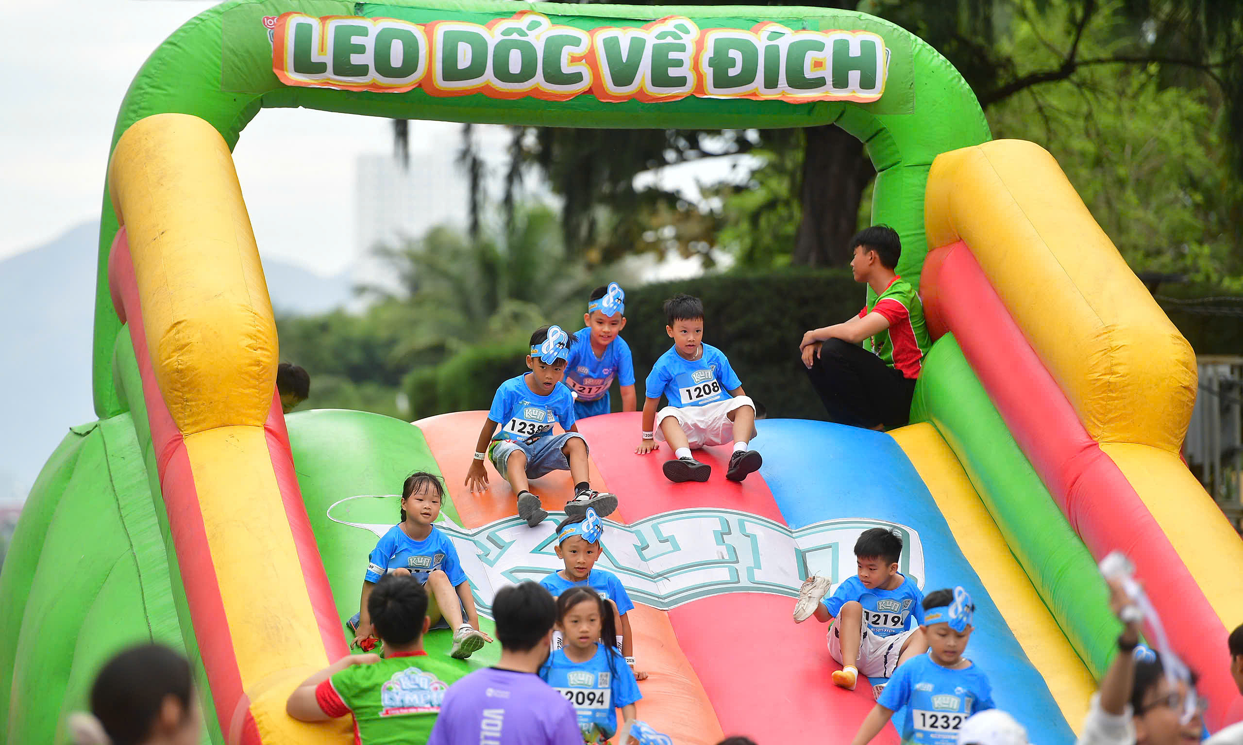 2,500 children kick off new school year with Kun Marathon Nha Trang