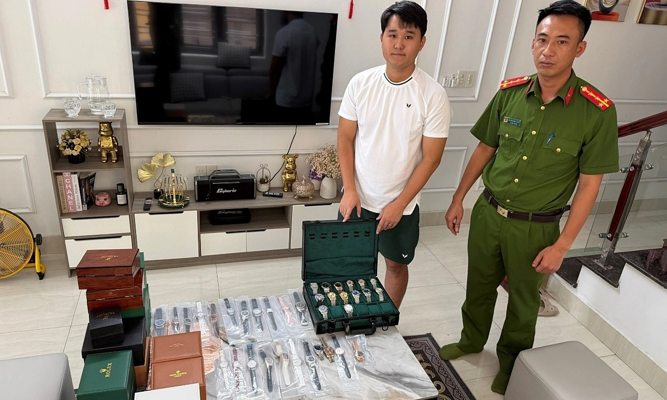 Man indicted for selling 56 fake watches