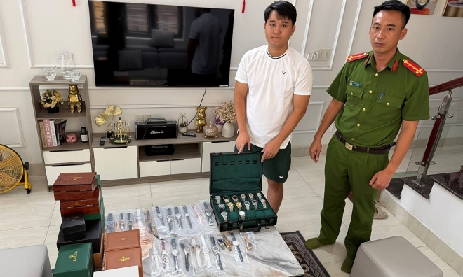 Man indicted for selling 56 fake watches