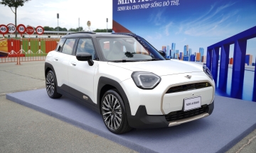 Mini Aceman - electric car priced over 2,4 billion VND, what does it offer?