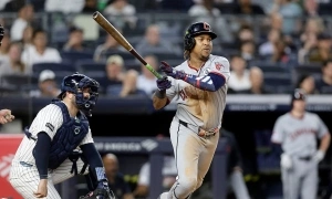 Spectator hit by flying baseball bat sues for 10 million USD