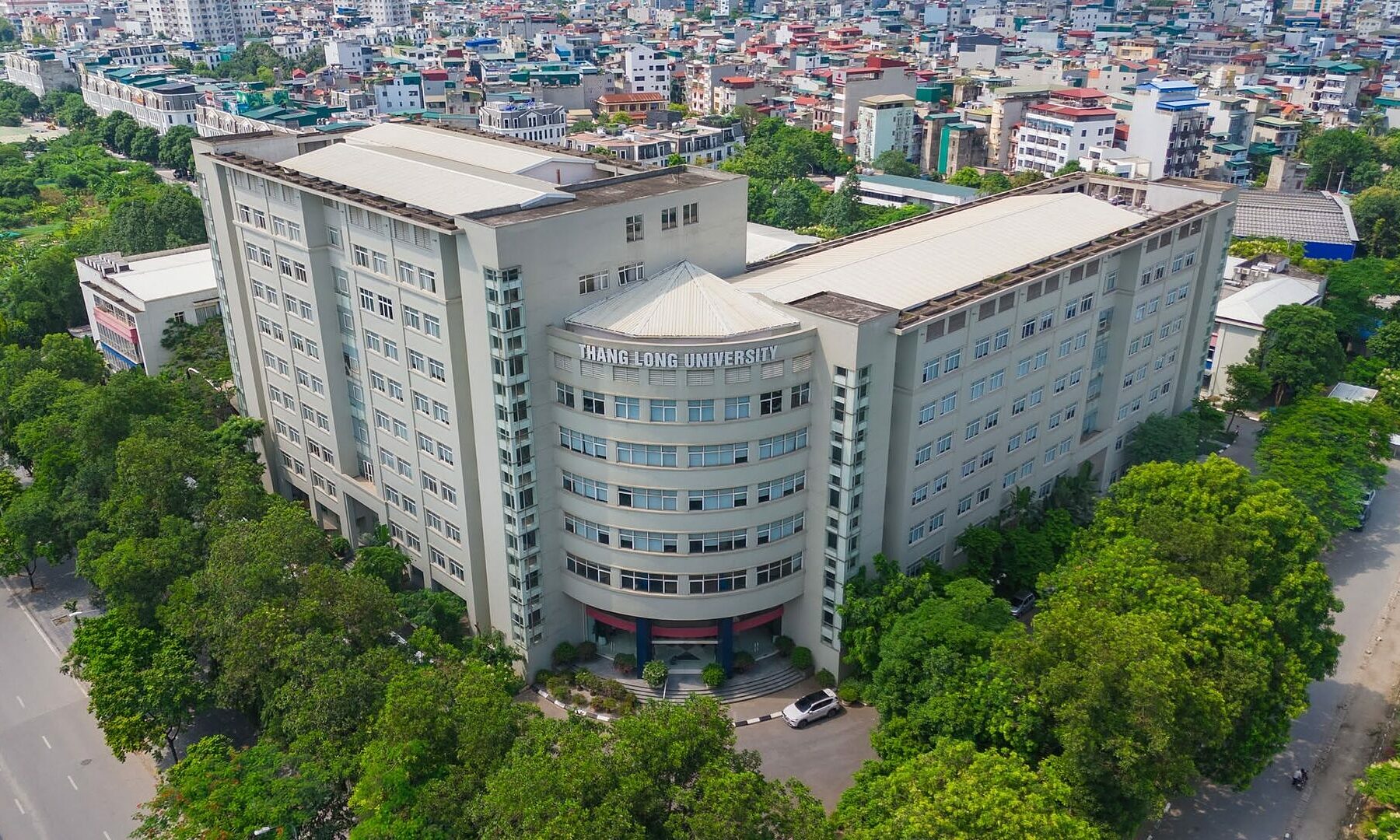 Thang Long University sets benchmark scores from 16-23,31