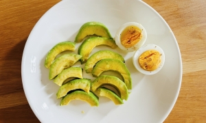 Timing egg consumption for weight loss and muscle gain