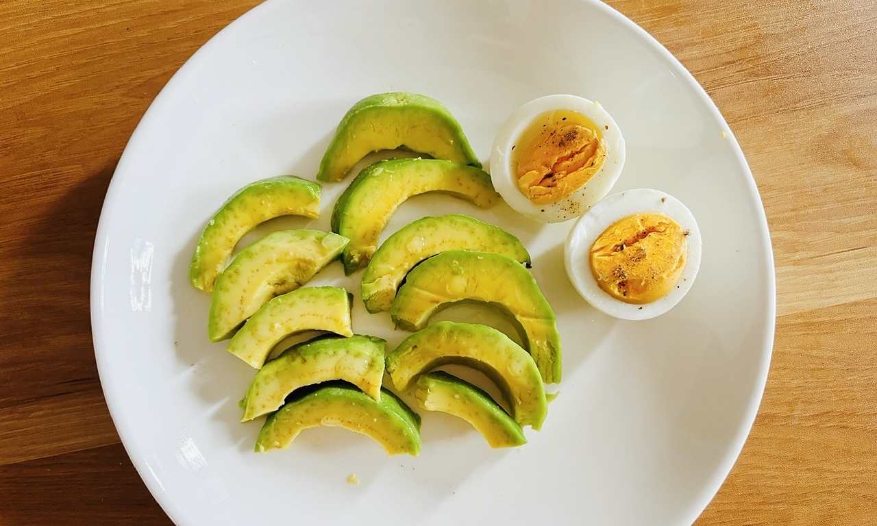 Timing egg consumption for weight loss and muscle gain