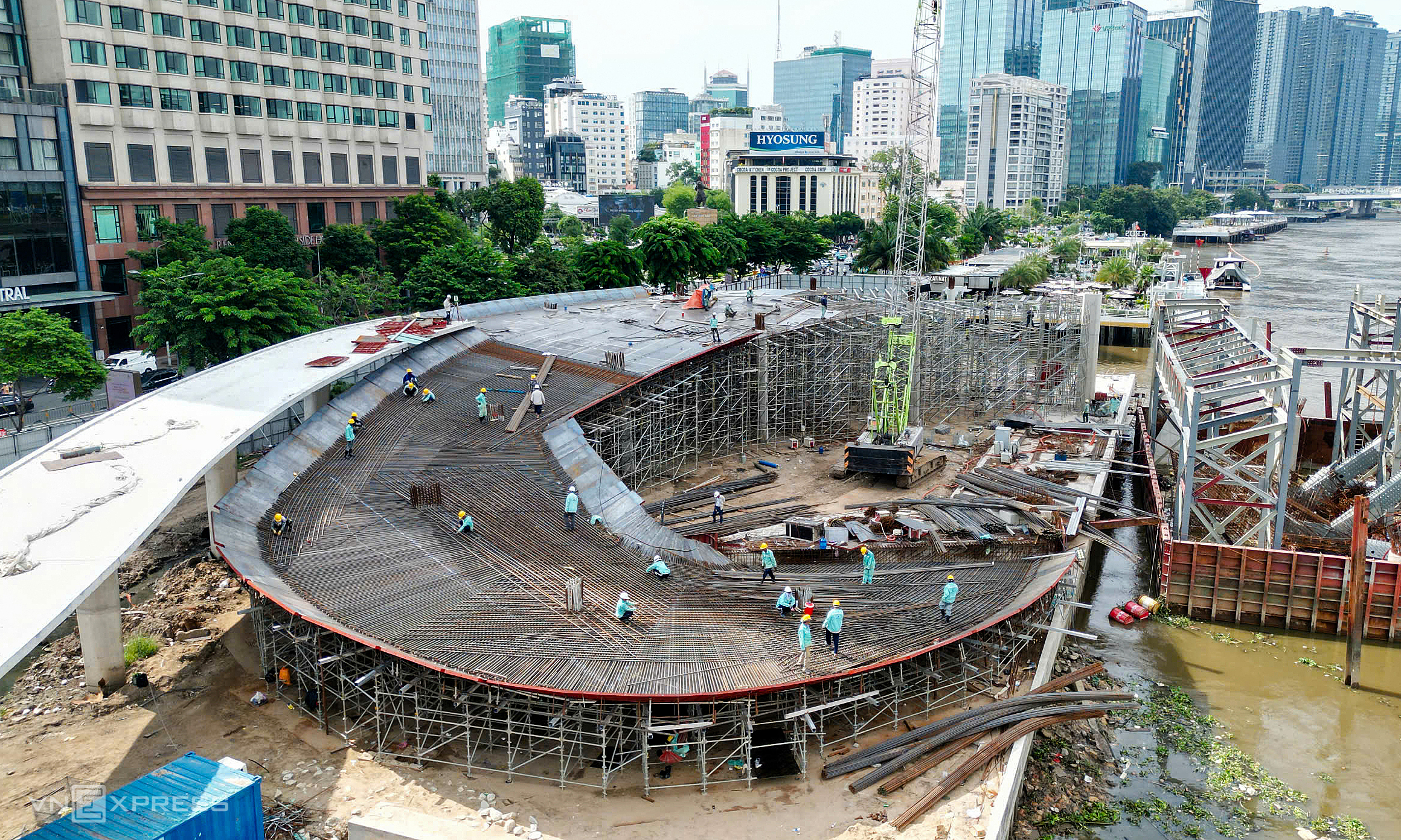 Nipa palm leaf-shaped pedestrian bridge over Saigon River nears completion