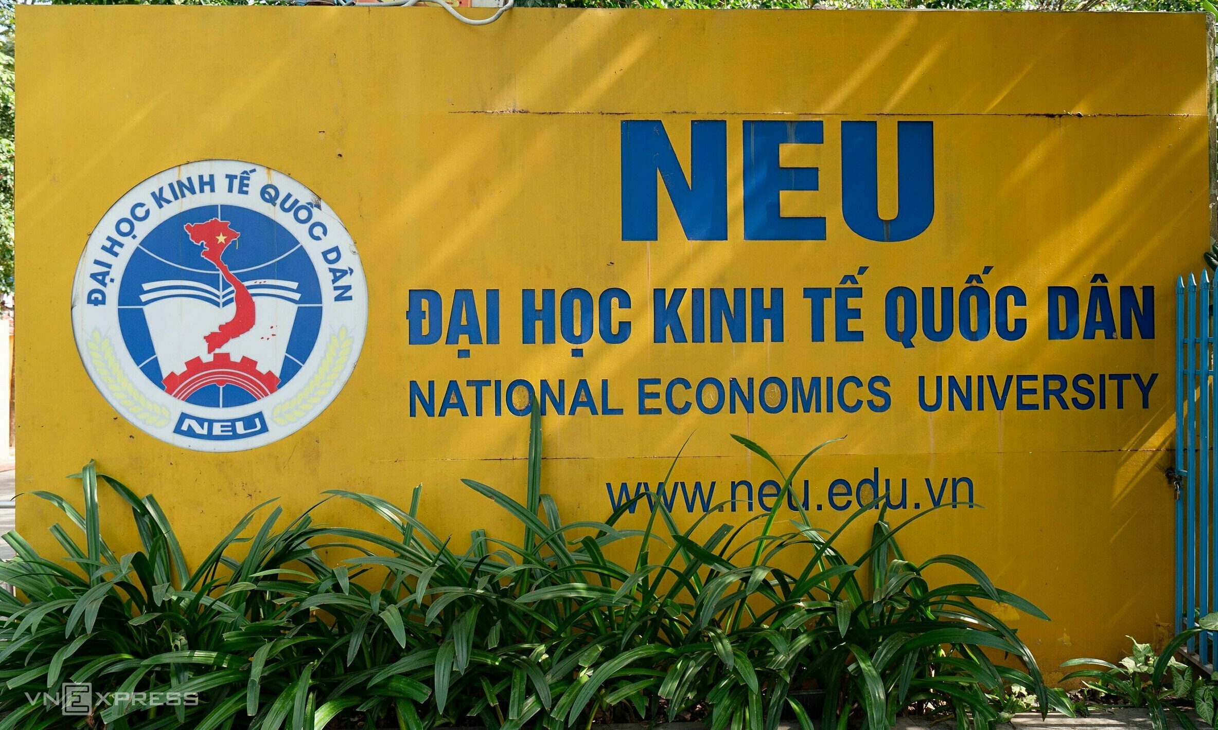 National Economics University's benchmark scores approach 29