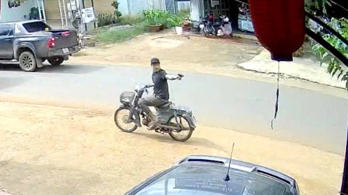 Robber threatens to shoot victims during pursuit