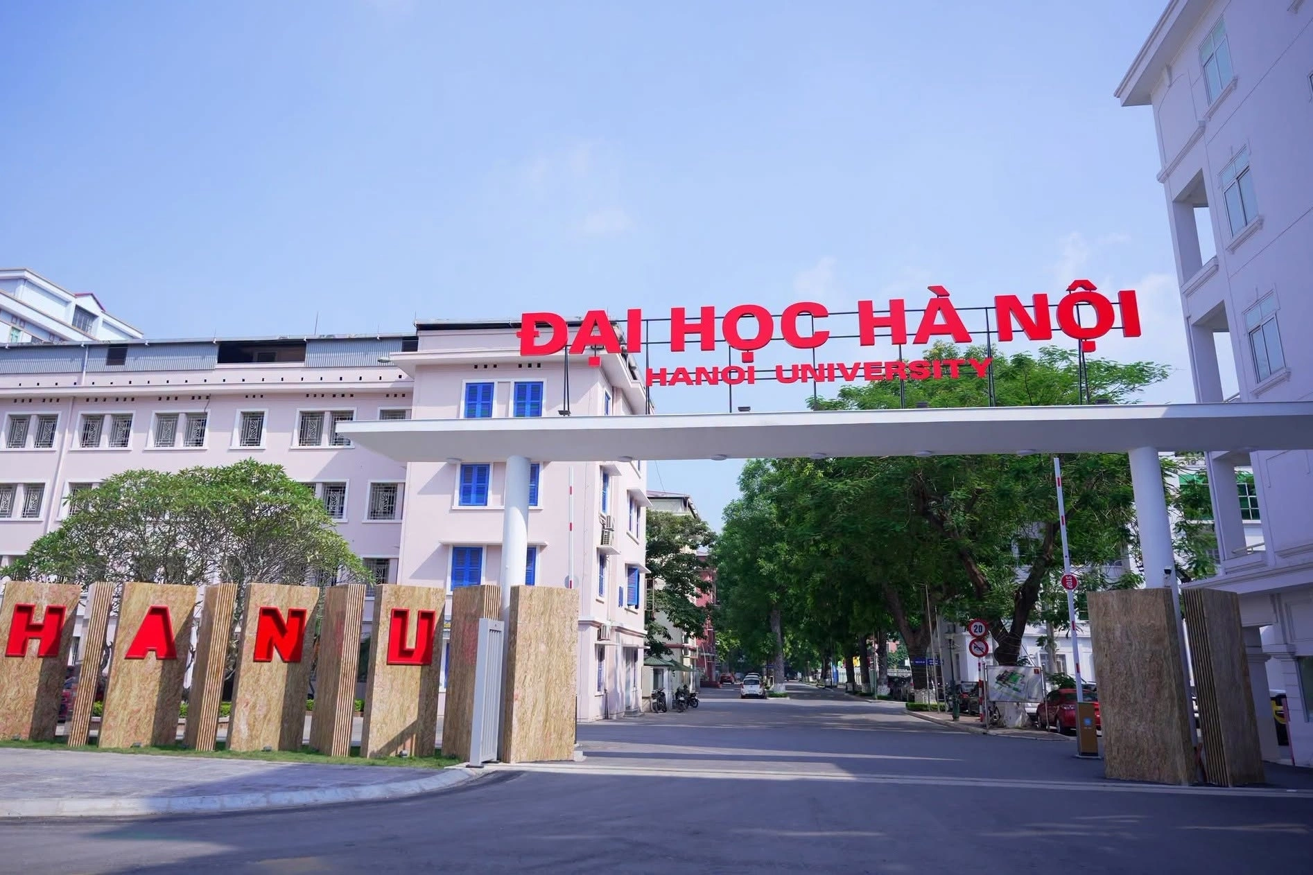 Hanoi university's admission scores highest at 34,45