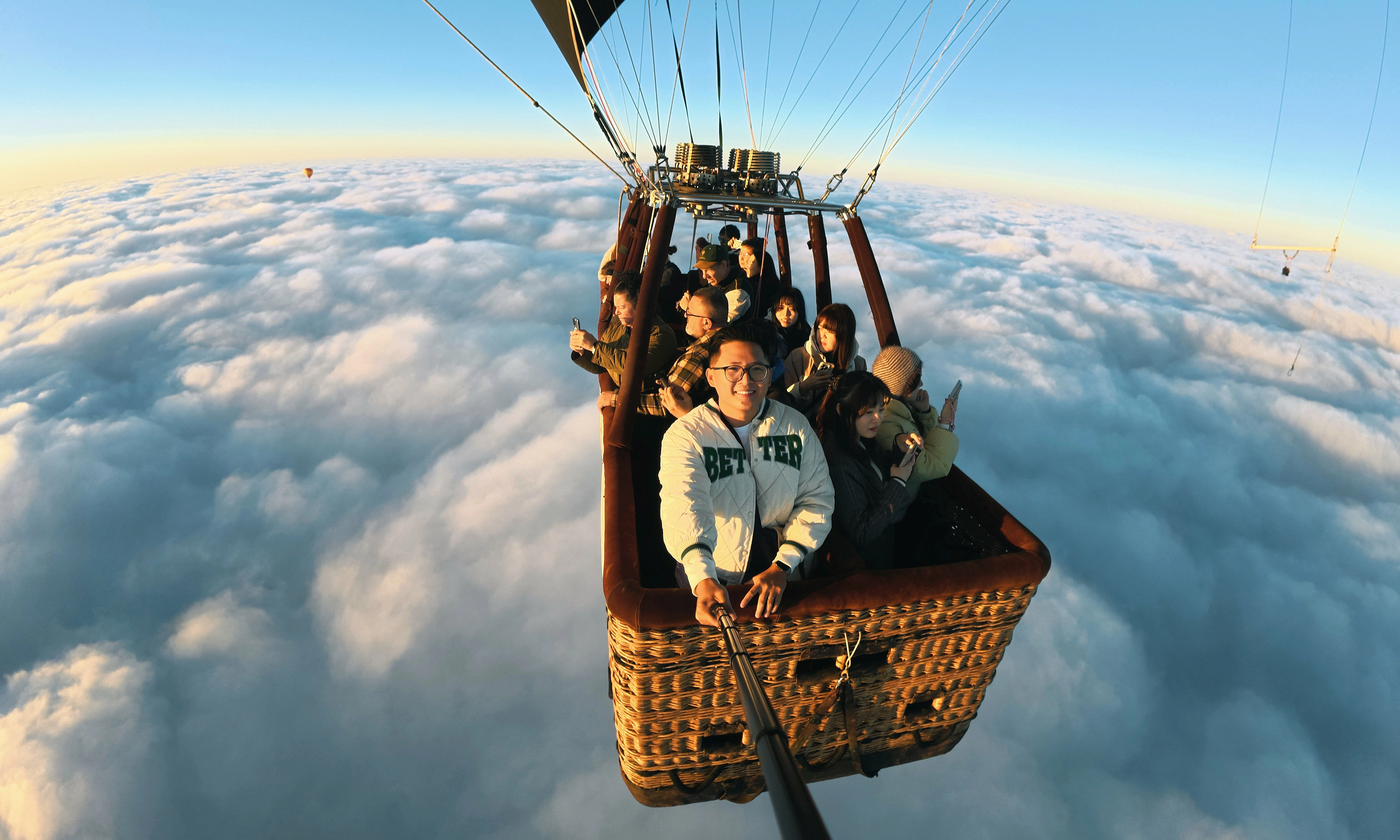 Vietnamese tourist takes hot air balloon ride amidst a sea of clouds in Australia