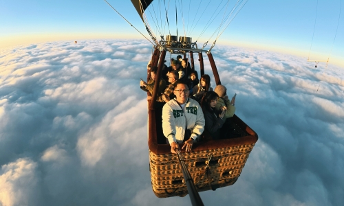 Vietnamese tourist takes hot air balloon ride amidst a sea of clouds in Australia