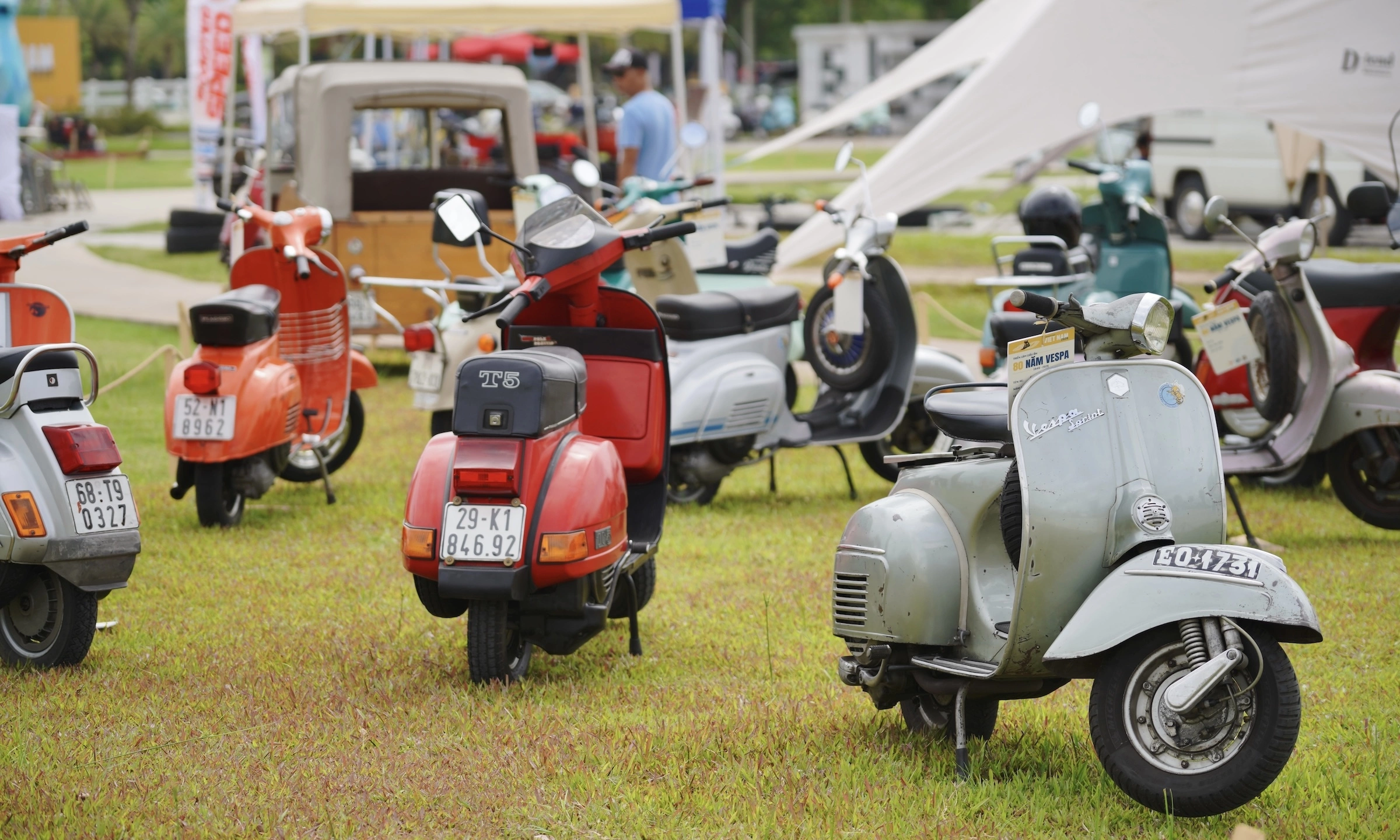 Hundreds of vintage cars and motorbikes gather in TP HCM