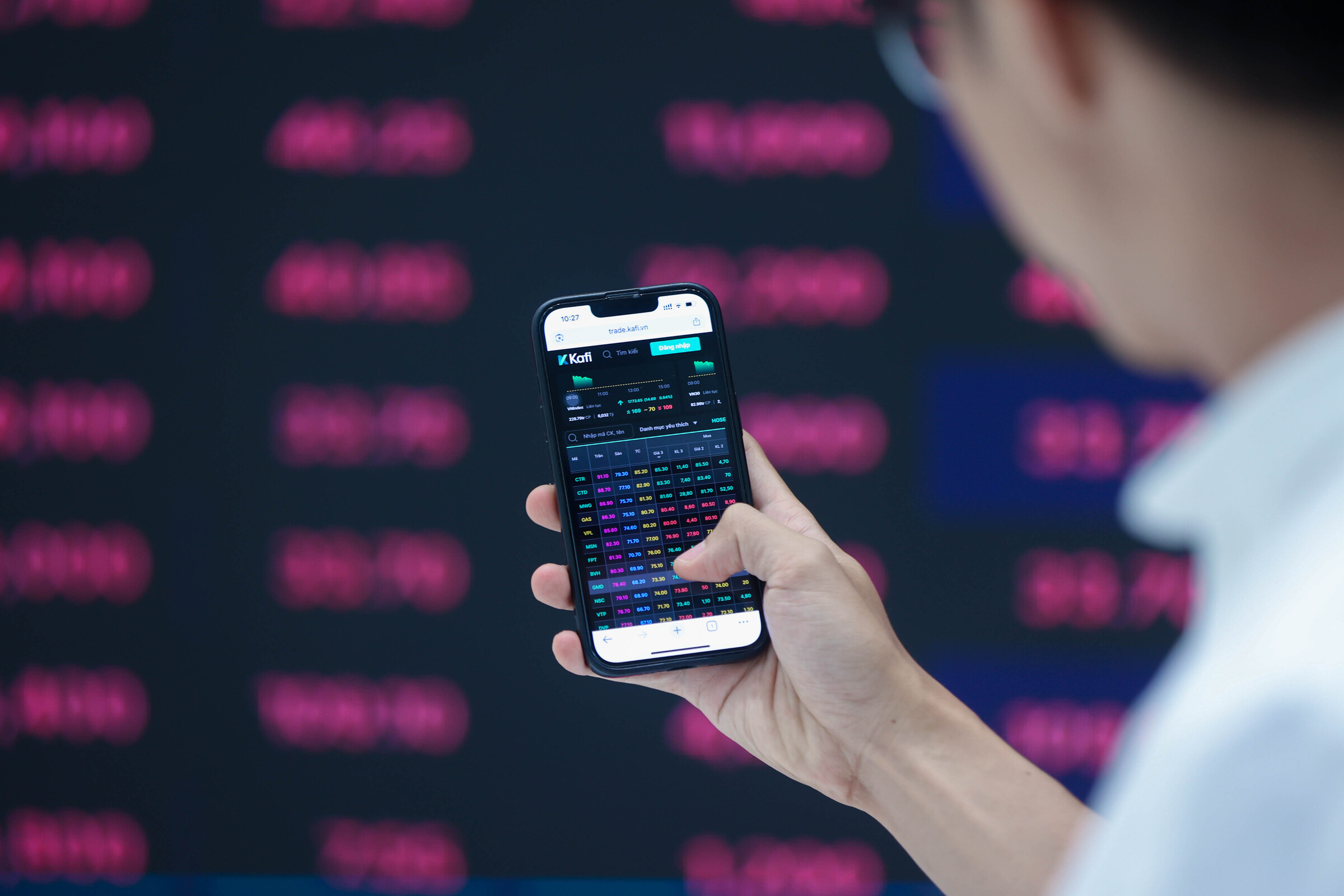 Foreign investors continuously net sell