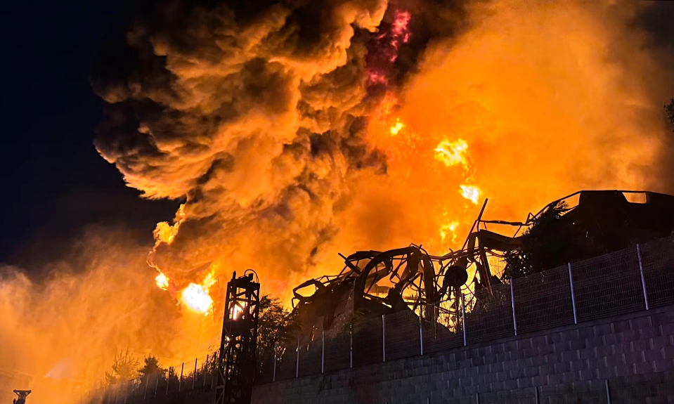 Chemical warehouse containing nearly 2 million liters burns through the night