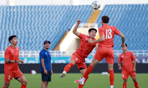 Coach Kim Sang-sik changes Vietnam national team's training ground