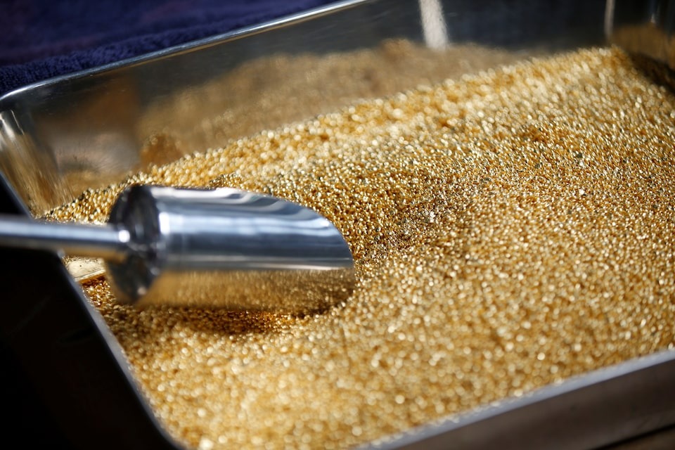 World gold price surpasses $4,400