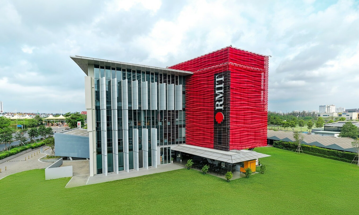First foreign university to open a branch in Vietnam