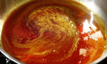 Does caramelizing sugar for braised meat pose health risks?