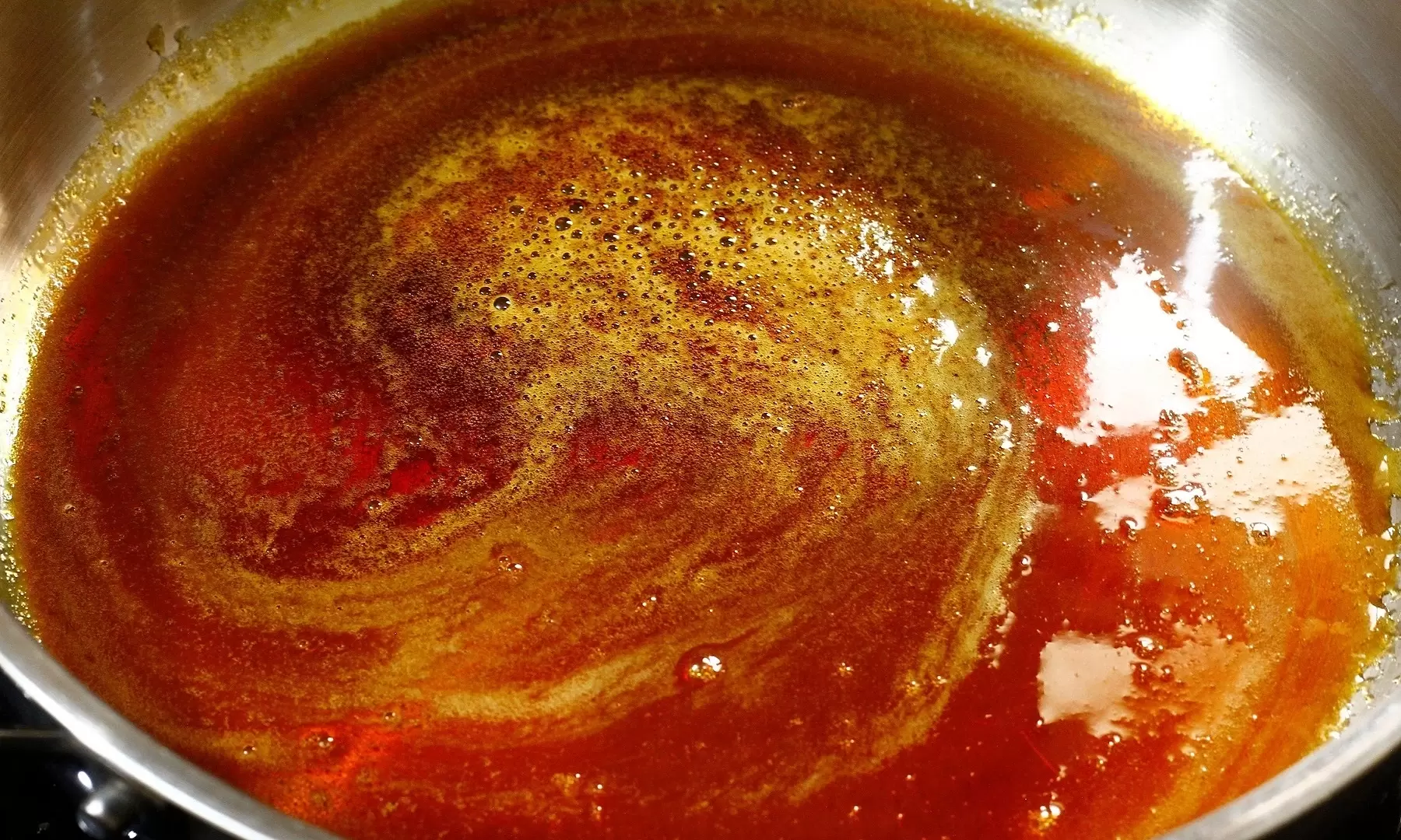 Does caramelizing sugar for braised meat pose health risks?