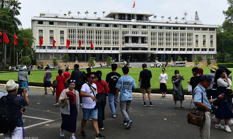 Independence Palace sparks debate over photography fees up to 10 million VND