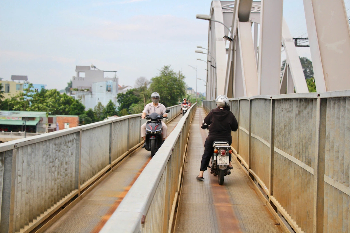 Ghenh bridge reopens for motorcycles after 4 months following barge collision