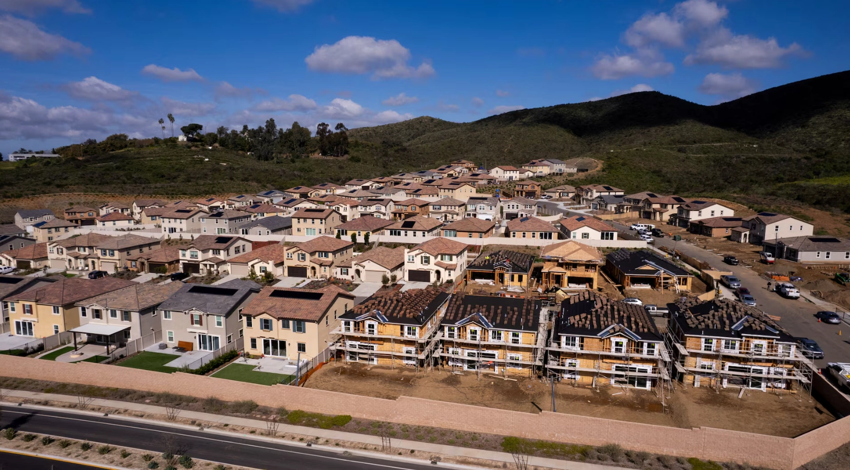More Americans struggle with home and auto loan payments