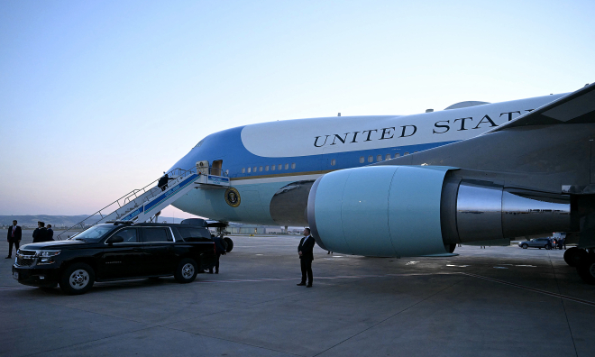 How Trump secretly switched planes in minutes