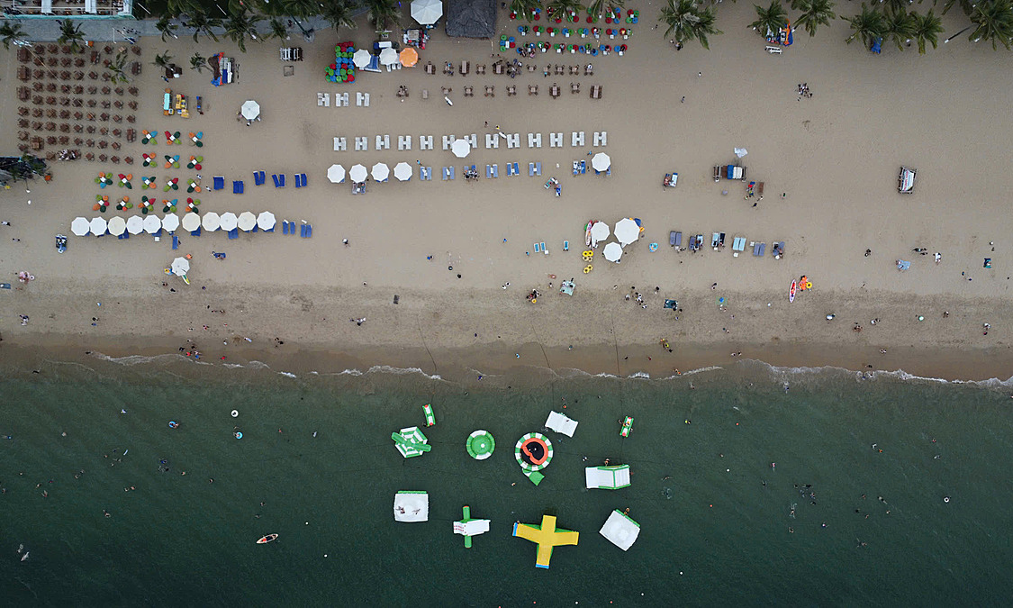 Nha Trang tightens beach dining services after 6 p.m.