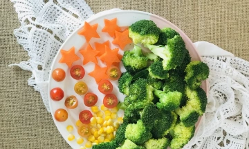 Five nutrient-rich foods good for people with dry eyes