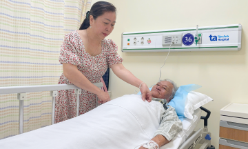 Accompanying father for kidney disease treatment