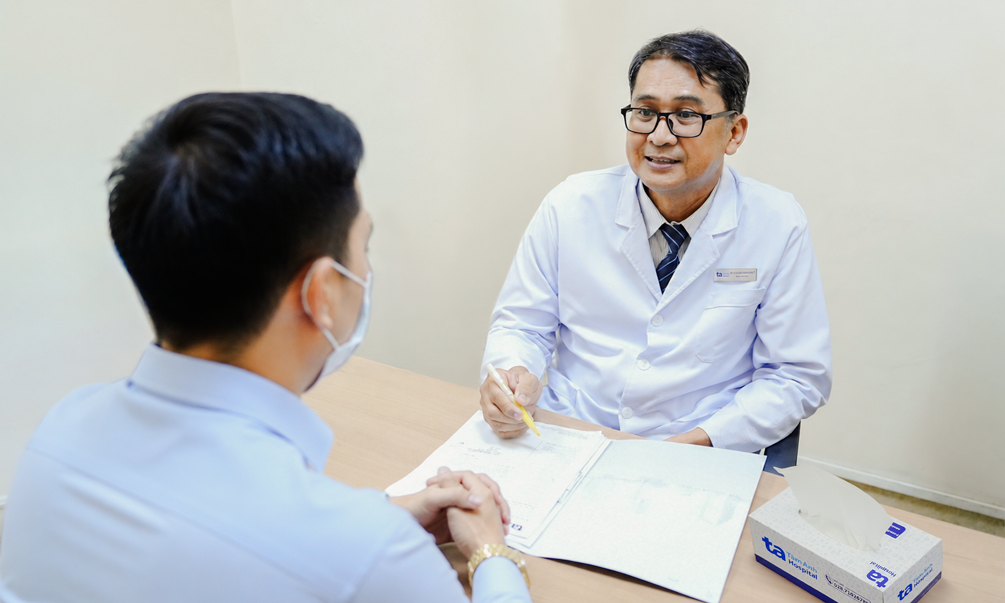 Acute hepatitis develops after 6 days of dengue fever
