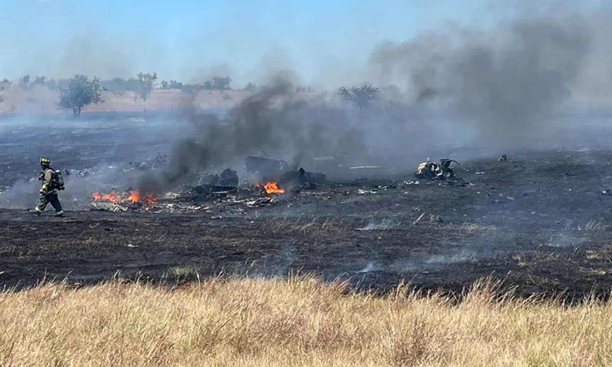 US armed helicopter crashes, igniting a fire spanning over 400,000 square meters