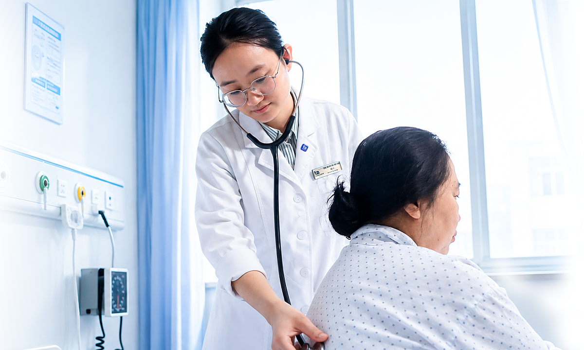 Respiratory failure, pericardial effusion due to dengue fever