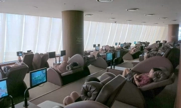 Nude bathing at the world's largest department store