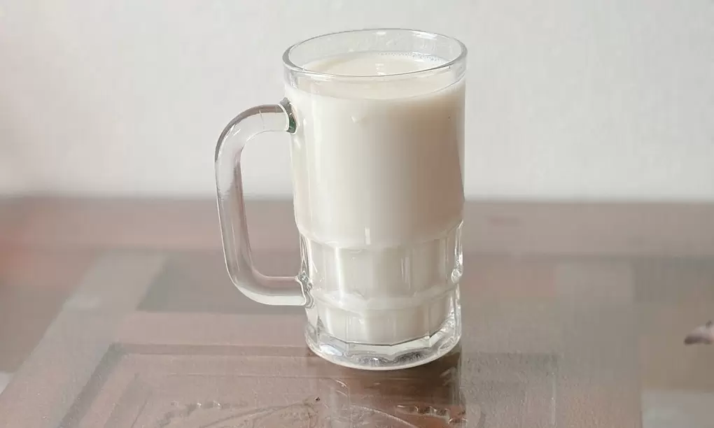 Should elderly people with musculoskeletal diseases and diabetes drink milk?